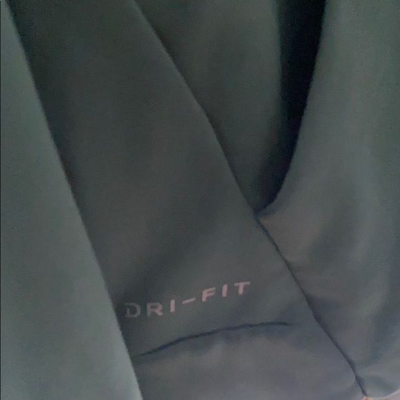 Nike Dri Fit Thermal pull over Hoodie - Picture 3 of 3